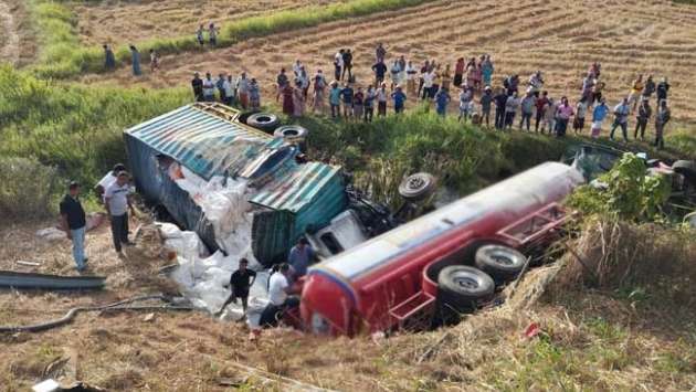 Two killed in expressway crash near Mirigama