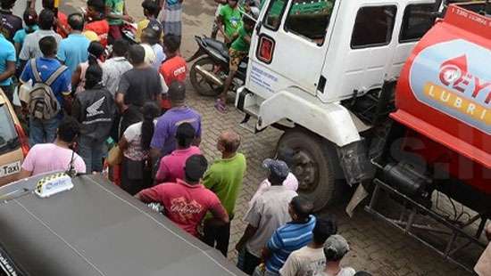 Two men die while waiting in fuel queue