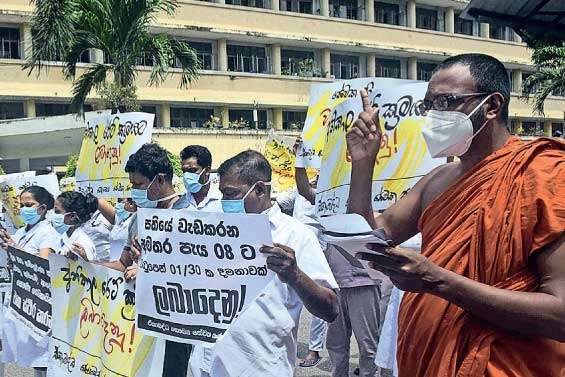 Health workers protest at CNH