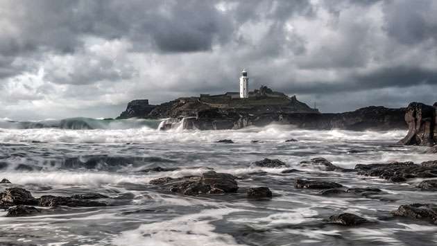 Showers, strong winds and rough seas forecast around the island; Fisherfolk urged to remain vigilant