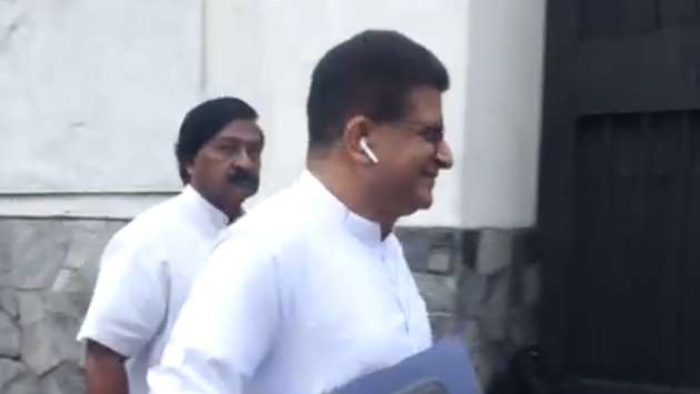 Gammanpila arrives at Bribery Commission over Customs complaint
