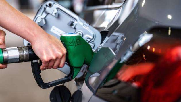 Pakistan cuts petrol price by Rs74 after US-Iran peace deal eases oil costs