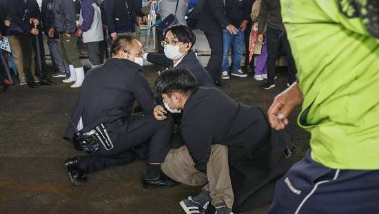 Japan PM evacuated after blast at speech in Wakayama