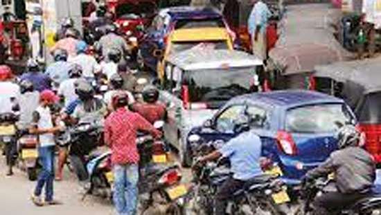 Man waiting in fuel queue in Borella dies