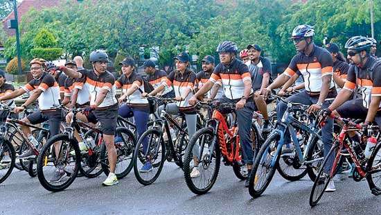 Sampath Bank introduces cycling club encouraging employees to ride to work