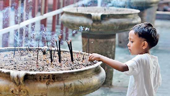 Marking Duruthu Poya at Gangaramaya