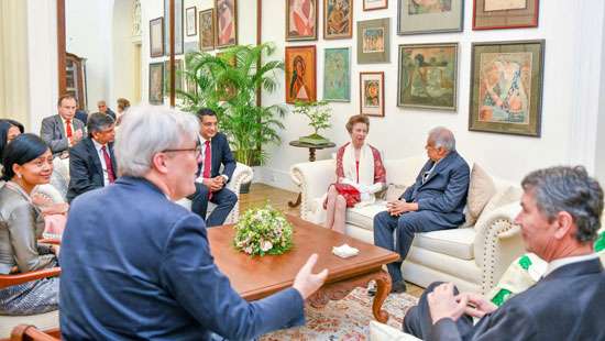 Princess Anne meets Ranil, Chandrika