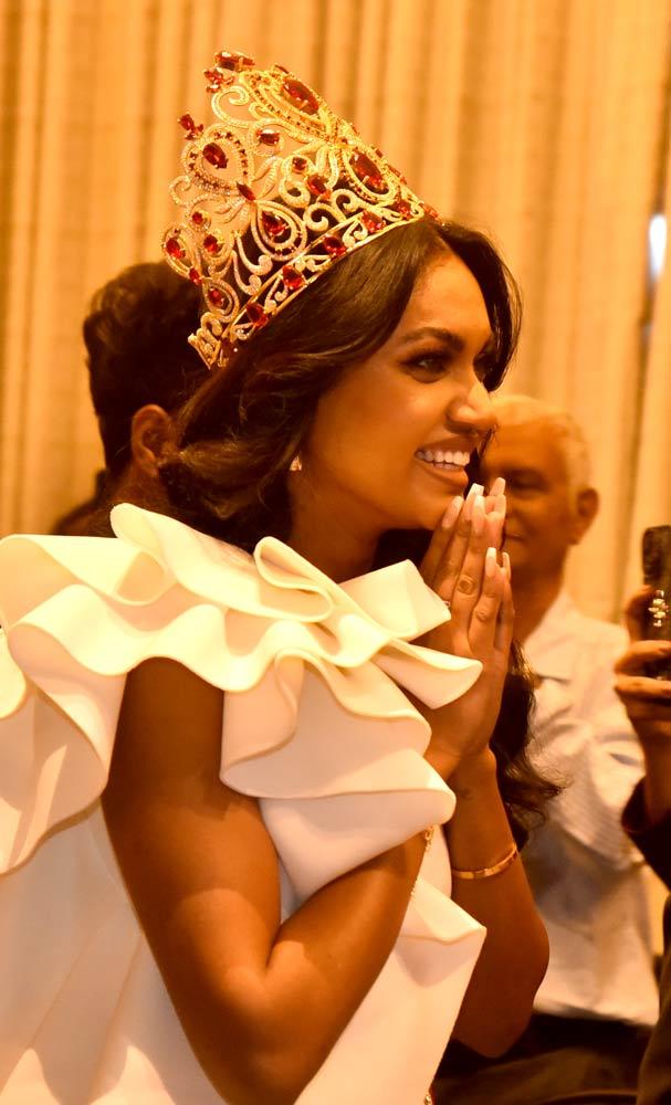 Ishadi Amanda honored... - Caption Story | Daily Mirror