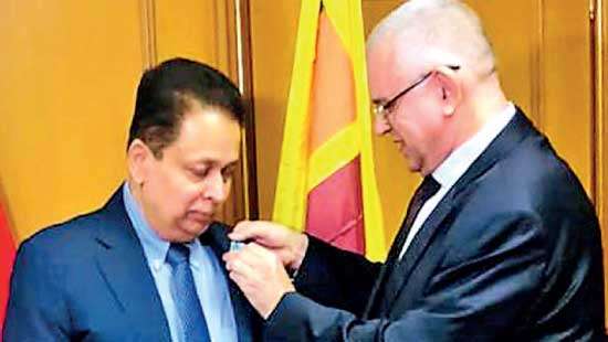 Dr. Saman Weerasinghe receives top award in Russia