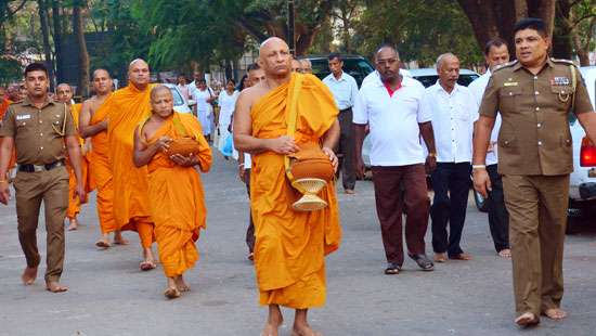 Pindapatha programme under Thripitakabhivandana week