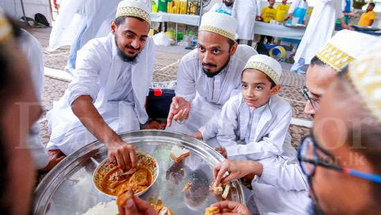 Meal time for Bohra members