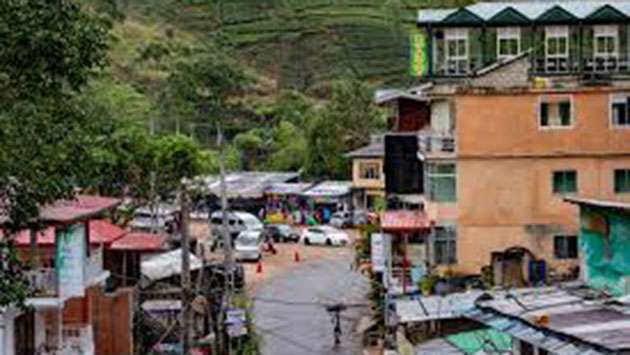 Influx of pilgrims cause heavy congestion on Nallathanniya-Sripada road