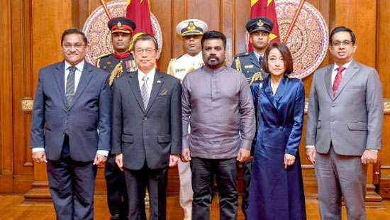 Two new ambassadors present credentials to President