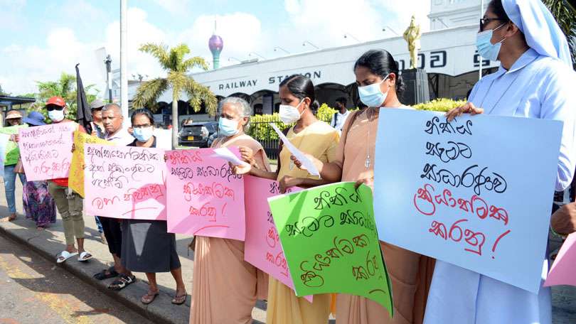 Protest by voice of women