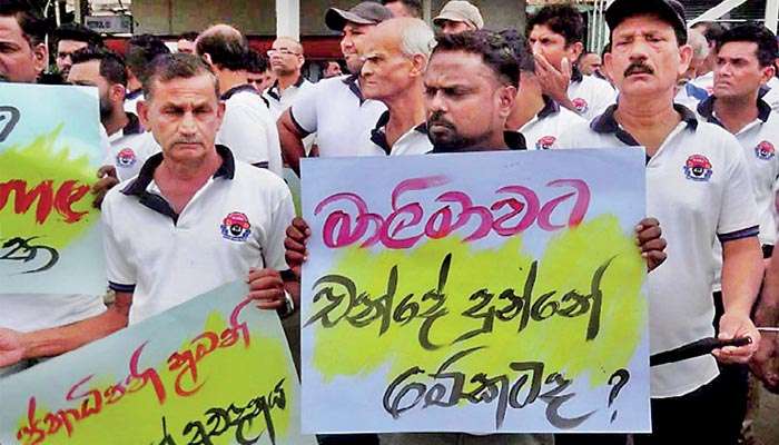 Trishaw operators in Dambulla stage protest against NPP candidate