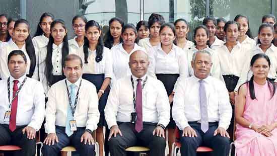 People’s Bank hosts industry exposure visit for Kelaniya Uni finance undergraduates