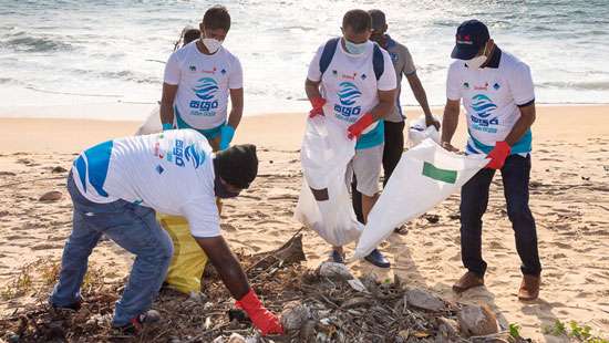 https://www.dailymirror.lk/sports/Sri-Lanka-Rugby-players-drive-environmental-cleanliness-during-the-pandemic/322-206176