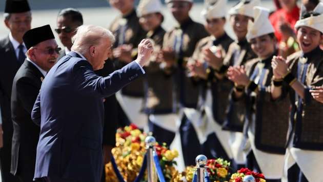 Trump dances on red carpet as he lands in Malaysia