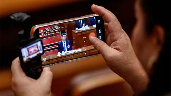 US considers new crackdown on Chinese telecom companies
