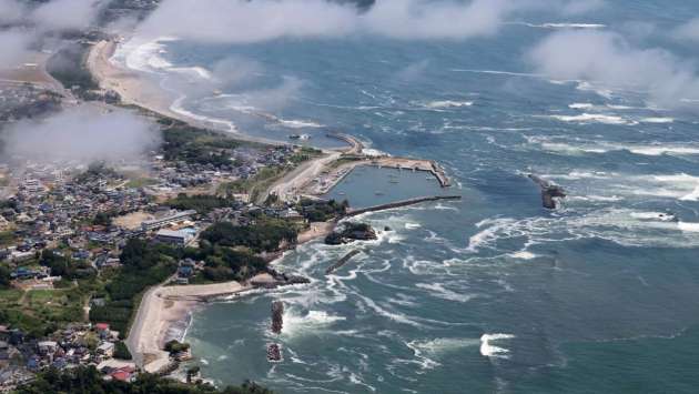 Tsunami hits Alaska, Hawaii, next set of waves may be 10 feet high