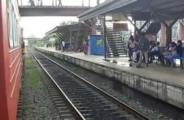 Student dies after reportedly jumping onto moving train