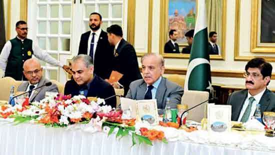 Pakistani PM hosts Sri Lanka, Zimbabwe, Pakistan cricket teams for lunch