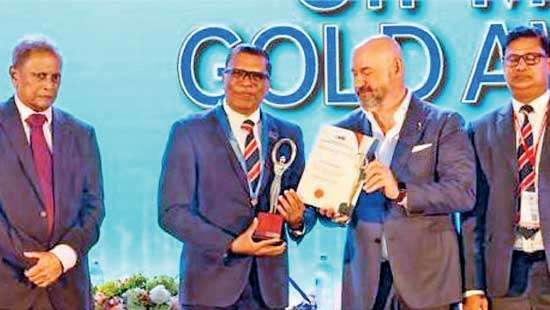 CIPM presents Lifetime Gold Award at National HR Conference