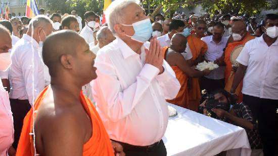 President at Walukarama Temple