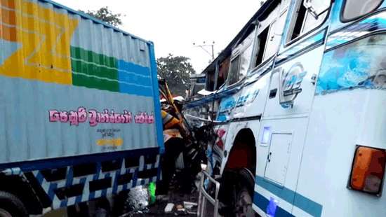 37 injured in head-on collisions in Kuliyapitiya, Nittambuwa