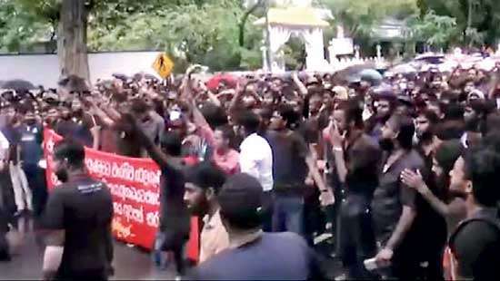 People protest outside PM’s residence in Wijerama