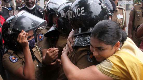 Cops get another hug from Hirunika