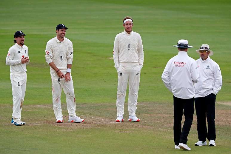 Anderson kept waiting for 600th wicket as Pakistan frustrate England