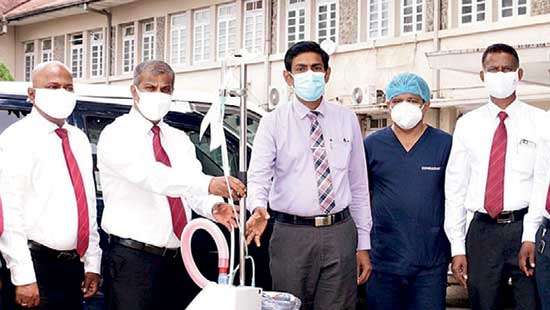 Ceylinco Life presents respiratory device to Ratnapura Teaching Hospital