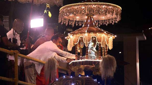 Nawam Perahara on its final day