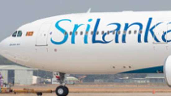 SriLankan captain locks first officer out of cockpit