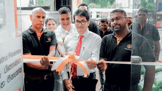 Siyapatha Finance opens 60th branch in Warakapola