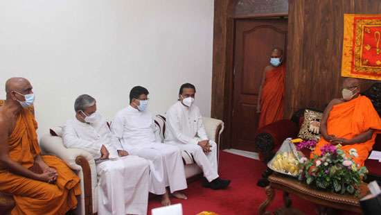 MPs visit Ven. Ittapane Dhammalankara Thera