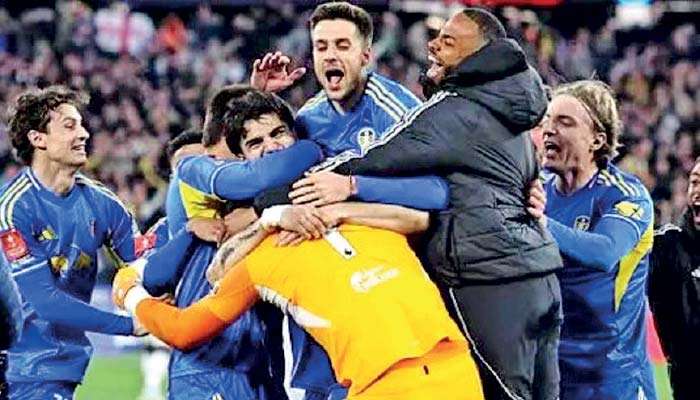Leeds book date with Chelsea at FA Cup semis