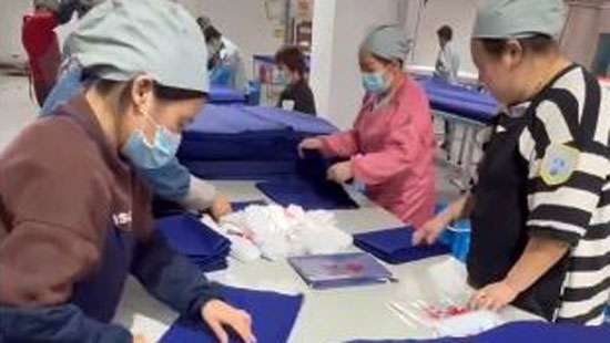1st batch of school uniform cloth leaves Chinese port