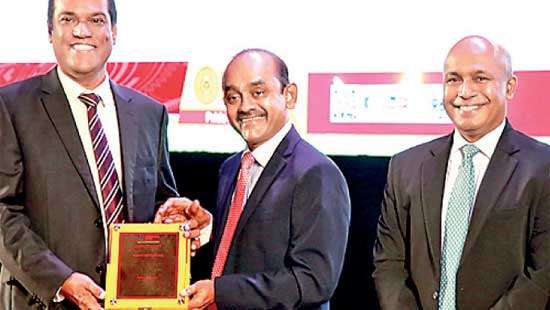 People’s Bank honours long-serving staff members