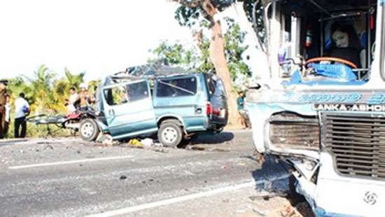 Ten killed in head-on collision in Mahiyanganaya