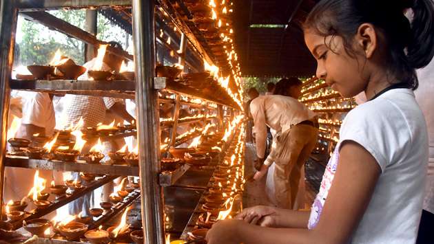 Devotees mark Nikini Poya at Kelaniya