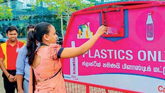 Kist & Knuckles initiate plastic collection initiative on Southern Expressway