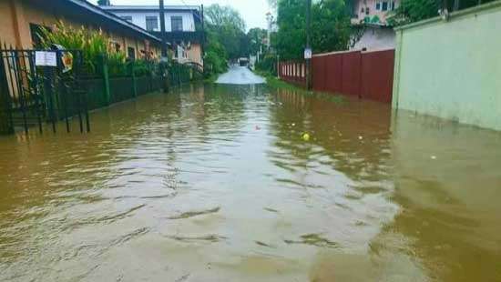 Minor flood threat in Ratnapura