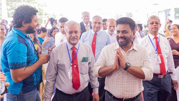 President visits ’’Colombo International Book Fair’’