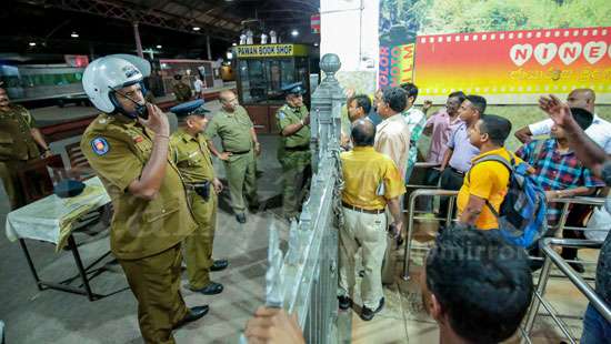 Tense situ at Fort Railway Station