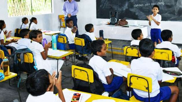 Teachers, principals warn of strike over extended school hours