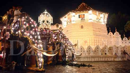 Final Randoli Perahera parades streets of Kandy