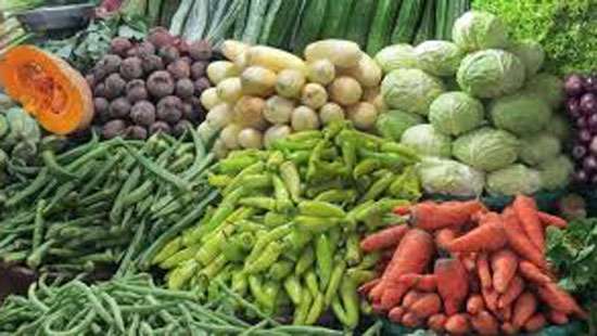 Vegetable prices drop at Dambulla Economic Center