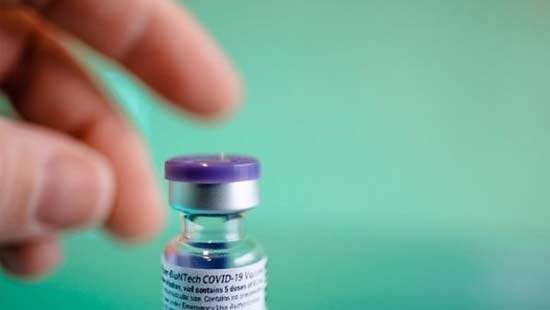 Covid: EU launches mass vaccination in ’touching moment of unity’